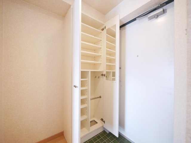 サヴォイオーサーズプレイス　11階の収納|別号室のものです。現状優先になります。