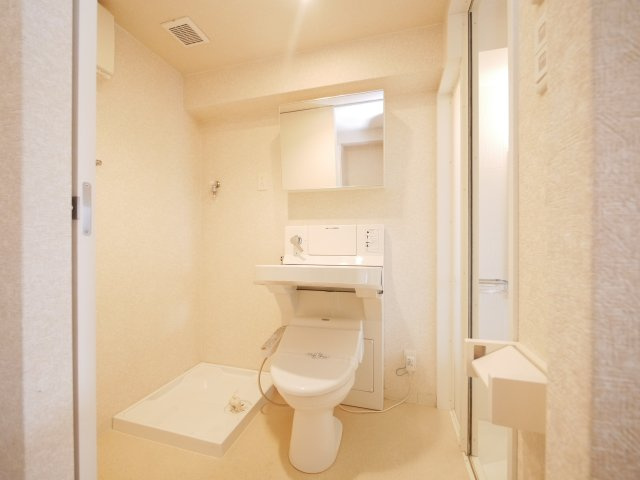 サヴォイオーサーズプレイス　11階の洗面所|別号室のものです。現状優先になります。