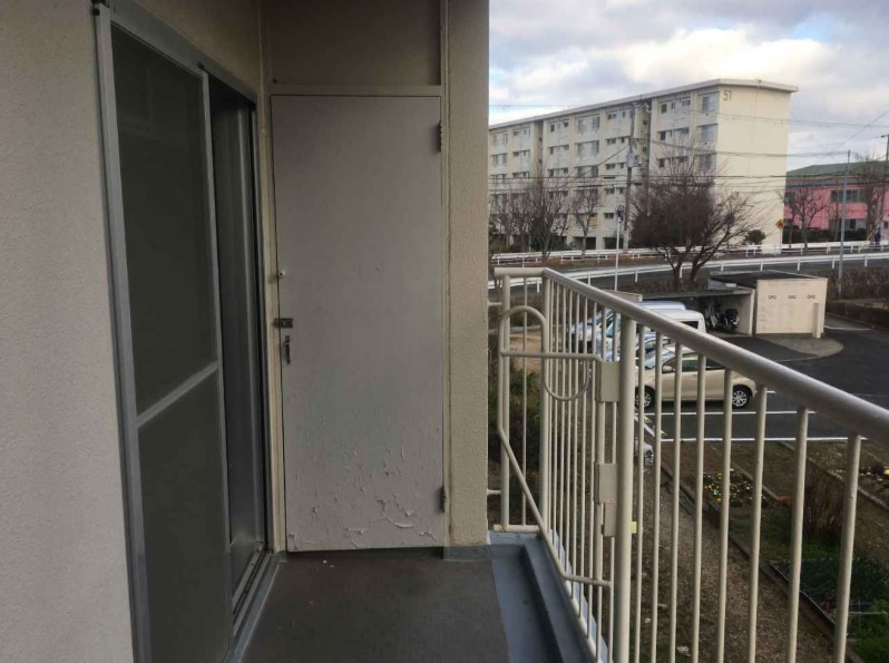 神陵台東住宅　４８号棟　収益のバルコニー