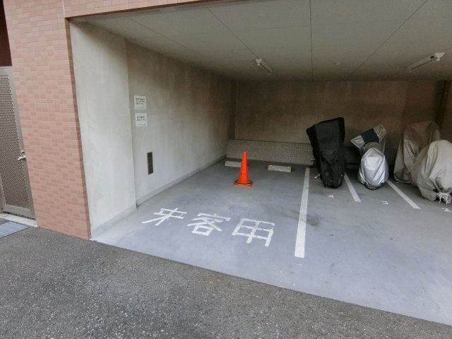 ディアエスタミオ舞子の丘の駐車場
