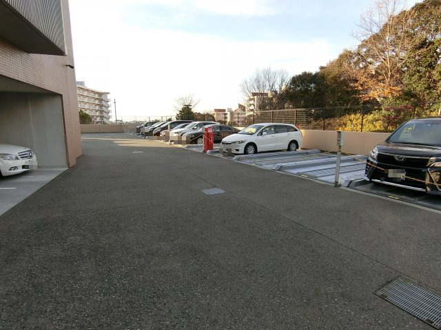 ディアエスタミオ舞子の丘の駐車場