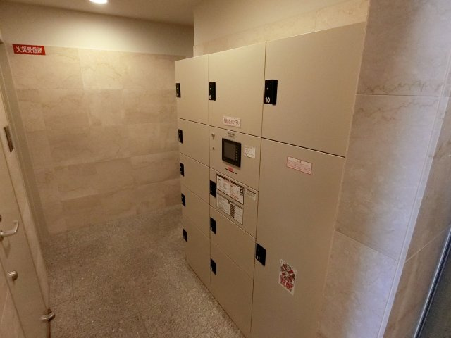 ディアエスタミオ舞子の丘のエントランス|宅配ＢＯＸ完備です