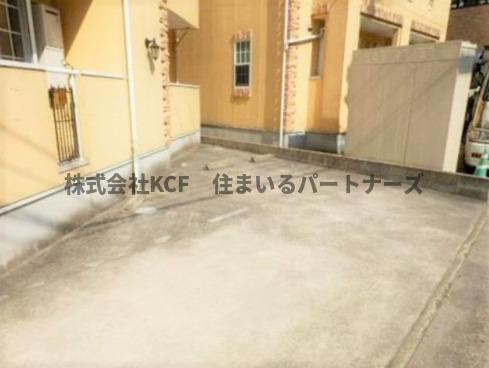 リブレア津福本町Aの駐車場|駐車スペースもあります