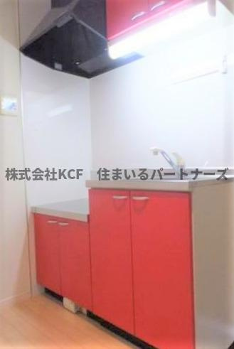 リブレア津福本町Aのキッチン|コンパクトなキッチンで掃除もラクラク