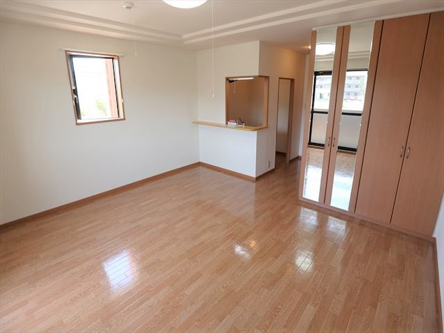 プリーマ・ヴィラⅠ番館の居間・リビング