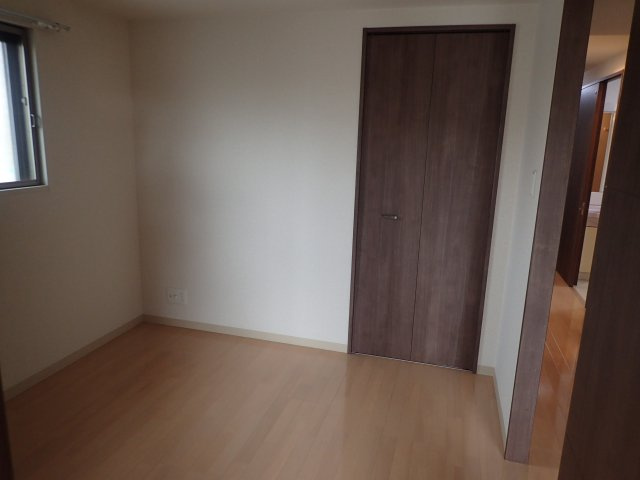 クリスタルスクエアの洋室