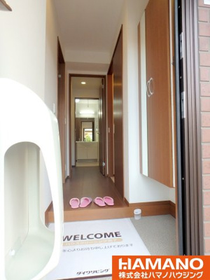 【玄関】 | ロイヤルローサ | 明るい玄関です