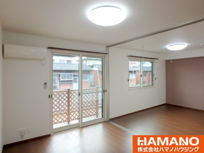 【居間・リビング】 | ロイヤルローサ | こちらの居間で趣味の時間をお楽しみください