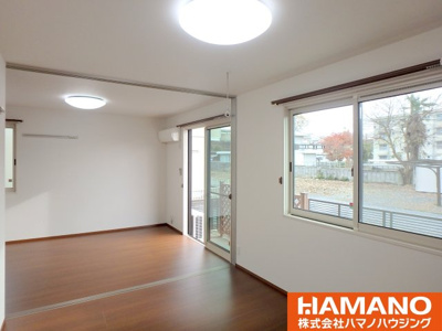 【洋室】 | ロイヤルローサ | 明るい洋室です