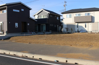 【前面道路含む現地写真】