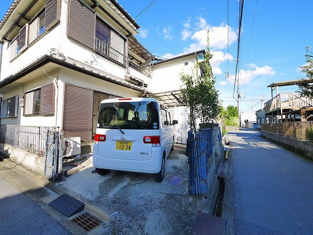 下三橋町戸建の駐車場|敷地内に駐車出来て安心です