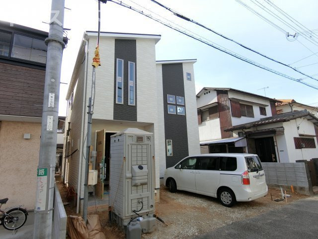 明石市大久保町大窪　新築戸建の前面道路含む現地写真|あとは内装関連工事と外構工事を残すばかり　素敵な住まいが出来上がります　完成が楽しみです