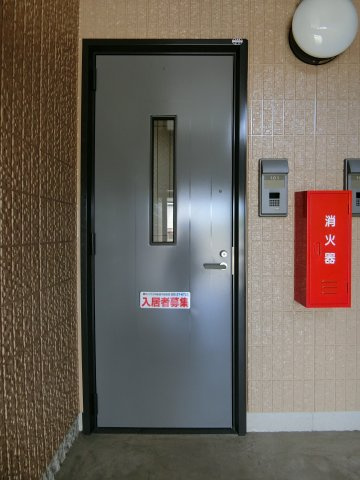 ハイツ安倍21　Ⅱ棟の玄関