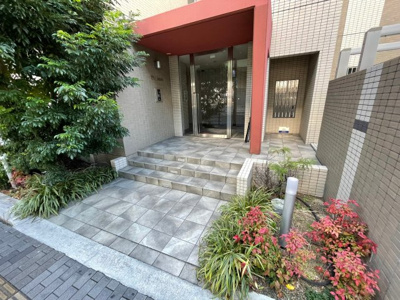 【エントランス】 | Y's Lucao（ワイズルカオ）