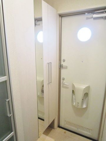 【玄関】 | アストラエア06 | シューズボックス付きで玄関すっきり片付きます！お客様もスムーズにお出迎えできますね♪扉には全身ミラー付きでお出かけの時の身だしなみ確認もばっちり！