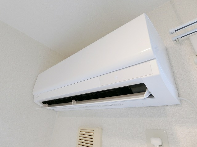 【設備】 | アストラエア06 | 暑い夏や寒い冬に大活躍のエアコン付きです☆冷暖房完備で1年中快適に過ごせます♪