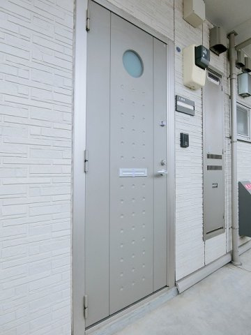 【セキュリティ】 | アストラエア06 | 玄関扉はダブルロックキーになっています♪防犯性が高く、一人暮らしの方でも安心ですね！