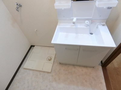 【設備】 | ソネット綱島 | 洗面所にある室内洗濯機置き場です♪防水パンが付いているので万が一の漏水にも安心です！