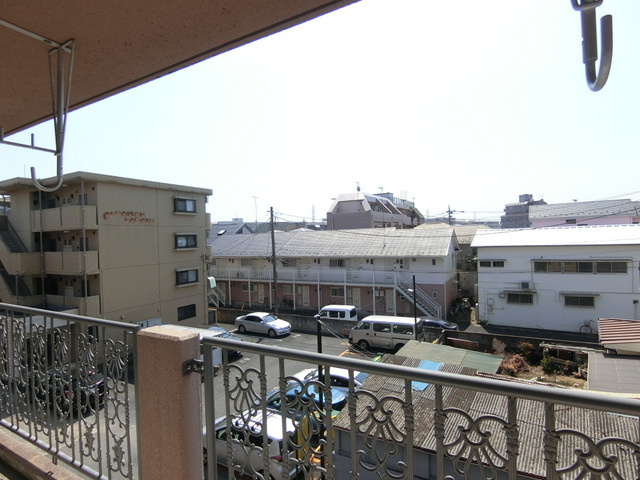 【展望】 | ソネット綱島 | バルコニーからの眺望です♪3階にあるので人目が気にならないのが嬉しいですよね☆