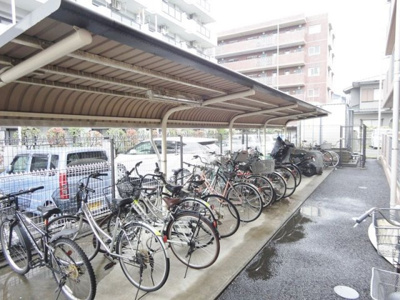 【設備】 | ソネット綱島 | 屋根付きの駐輪場で雨が降っても大切な自転車が濡れなくてすみますね♪駅まで自転車もおすすめです！