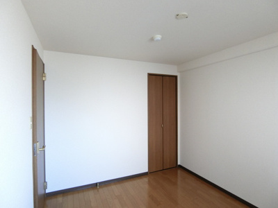 【子供部屋】 | ソネット綱島 | 洋室5.4帖☆収納スペースがあります♪荷物を収納できてお部屋がすっきり片付きます☆