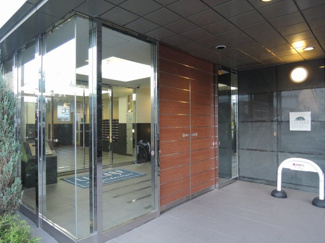【エントランス】 | 金沢シーサイドライン「鳥浜」駅徒歩5分
忙しい朝が助かる立地、暮らしにゆとりが生まれます。