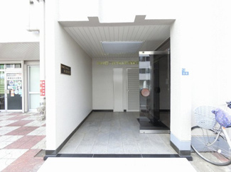【エントランス】 | 最寄り駅は東急多摩線「武蔵新田」駅徒歩2分、東急池上線「千鳥町」駅徒歩10分！