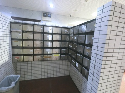 【その他共用部分】 | ストークマンション保土ヶ谷石田 | 集合ポストです。
郵便物はこちらからお取りください。