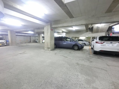 【駐車場】 | ストークマンション保土ヶ谷石田 | 駐車場です。
お車をお持ちの方も安心です。