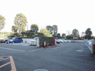【駐車場】 | 機械式駐車場です。
お車をお持ちの方も安心です。