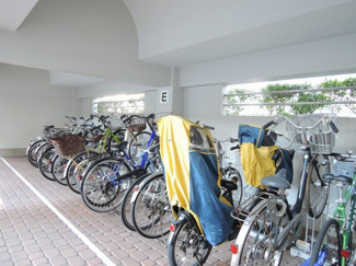 【その他共用部分】 | 駐輪場です。
屋内にあるので雨が降っても安心です。