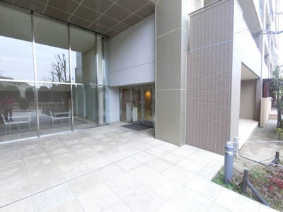 【エントランス】 | パークシティ能見台ブロードエア | マンションのエントランスです。
日勤管理なのできれいに管理されております。