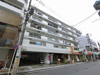 【外観】 | 東急東横線「綱島」駅徒歩5分と好立地。雨の日や帰宅時間が遅い方も安心です。
5階部分・角部屋につき採光・通風良好
LDKと一体感のある使いやすいシステムキッチン。全居室フローリング貼り♪