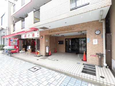 【エントランス】 | ライオンズマンション伊勢佐木町通り | 横浜市営地下鉄ブルーライン「阪東橋」駅徒歩7分、京急本線「黄金町」駅徒歩7分
JR京浜東北線「関内」駅徒歩13分と好立地。
