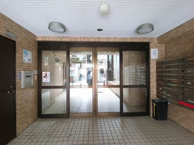 【その他共用部分】 | ライオンズマンション伊勢佐木町通り | 防犯面でも安心のオートロック付。