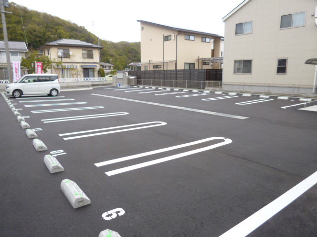 アスセーナの駐車場