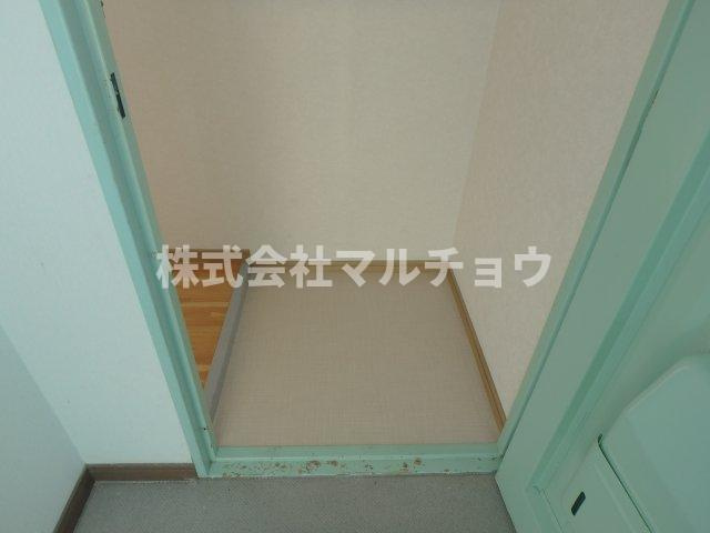 ビブレ下三栖の玄関|収納もある玄関です