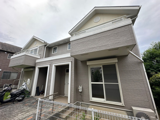 【外観】 | 小田急線「百合ヶ丘」駅まで徒歩11分♪人気のテラスハウスです☆メゾネットタイプのお部屋に住みたい方におすすめです♪