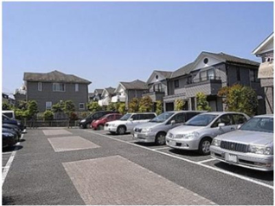 【駐車場】 | サンテラスヴィラ新百合4 | いつでも目の届く敷地内に駐車場があります♪荷物がかさばりがちなお買物にも、敷地内駐車場があると便利ですよね☆