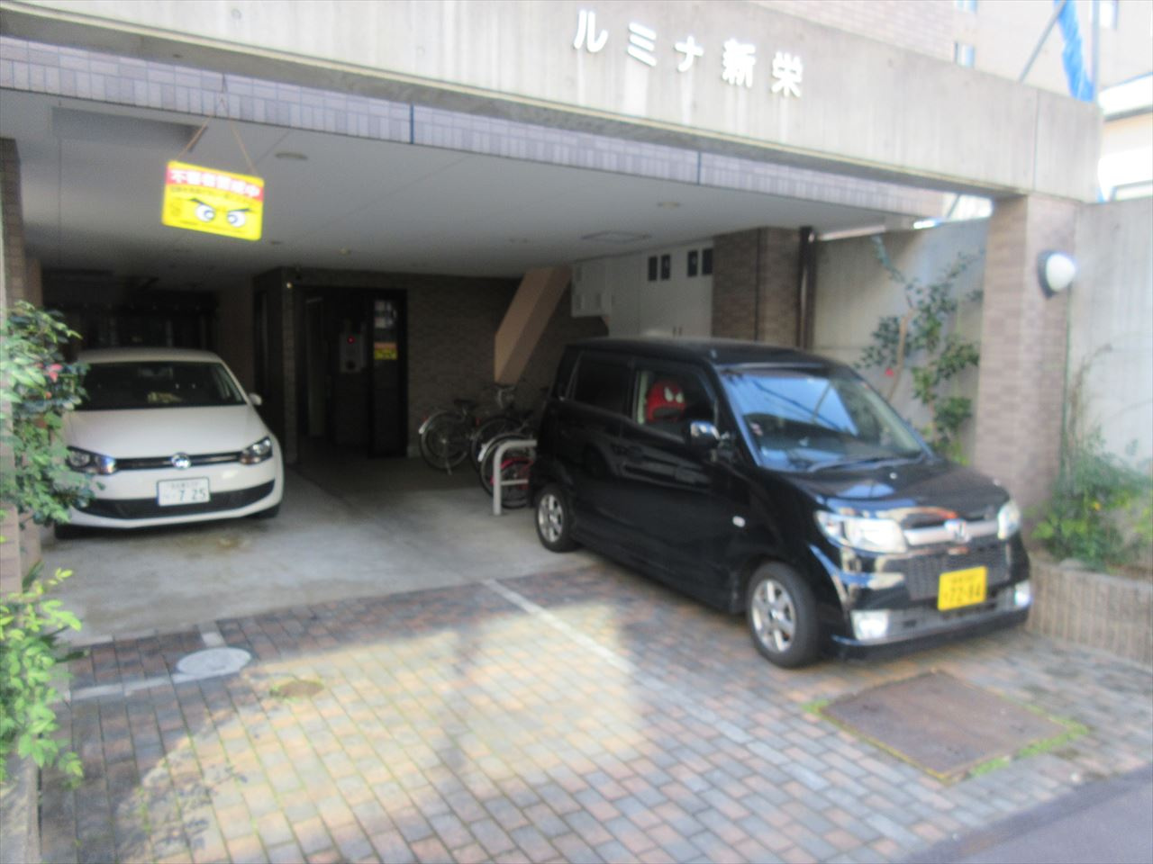 ルミナ新栄の駐車場