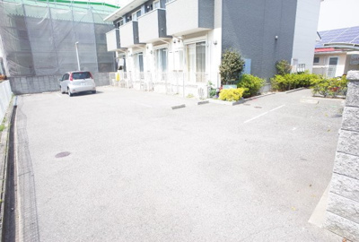 【駐車場】 | ドゥムールストレチア | 駐車場