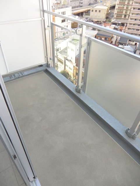 大阪市淀川区十三本町１丁目の賃貸マンションのバルコニー