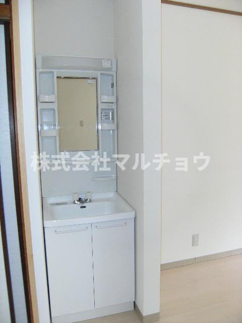 高見マンションの独立洗面台|独立洗面台あり、毎朝おしゃれに忙しい女性の方におすすめです
