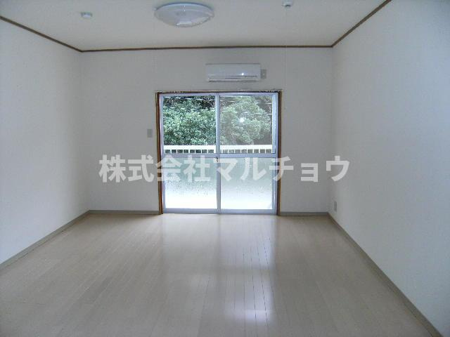 高見マンションの居間・リビング|使いやすいリビングです