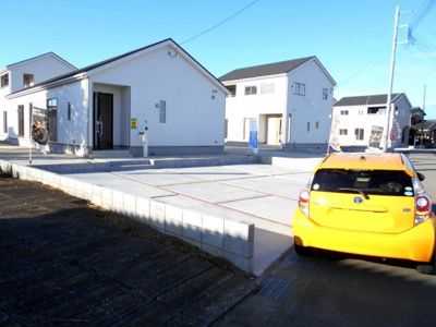 【外観】 | 新築平屋建　加須市　鴻茎　全8棟　7号棟　99坪 らすと3棟 | きれいな外観です。・加須駅バス便・90坪・国道122エリア・駐車場３台並列・南向き・3SLDK平屋建・鴻茎小・騎西中・さらに価格変更です。