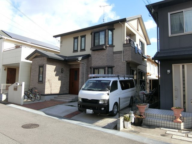 神戸市西区白水2丁目　中古戸建の外観|外壁はタイル貼りのお洒落な建物です