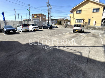 【駐車場】 | アプリコットハウスＢ棟 | 駐車場に車を止められます