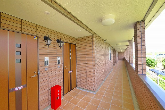 アルファコートのエントランス|ゆとりのあるエントランスです