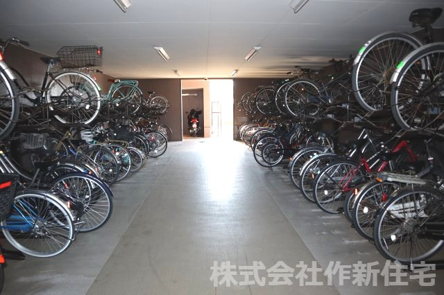 シャリエ習志野東　１階専用庭付　花見川区作新台４丁目のその他共用部分|駐輪場　整然としており管理体制の良さがわかります。