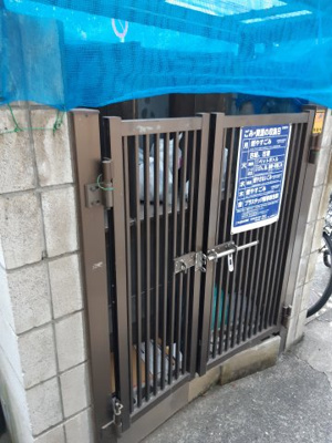 【その他共用部分】 | ベル吉祥寺 | マンション敷地内　ゴミ出し場（指定日にゴミ出しをすること）燃えるゴミと燃えないゴミは武蔵野市指定の有料袋を使用する必要があります。近隣のコンビニ・スーパーにて購入可